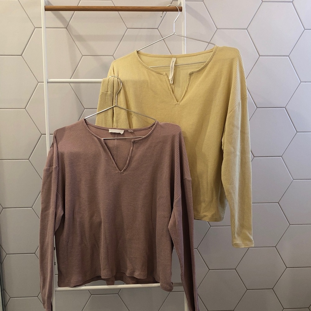 Aritzia/Babaton Waffle Long Sleeve V-Neck Tops